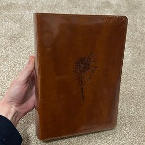 Hosanna Revival Sierra Large Print Bible